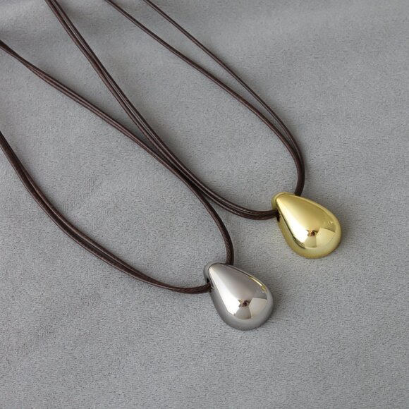 Modern Gold  Tone Tear Drop Pendant Necklace - Picture 3 of 7